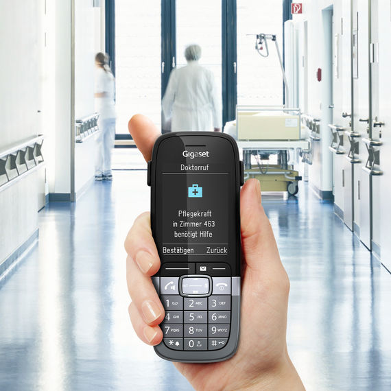 Gigaset SL850H PRO zeigt Doktorruf im Krankenhausflur